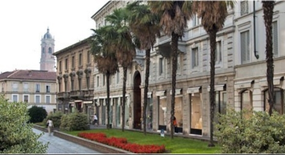 Monza, Negozio isola pedonale