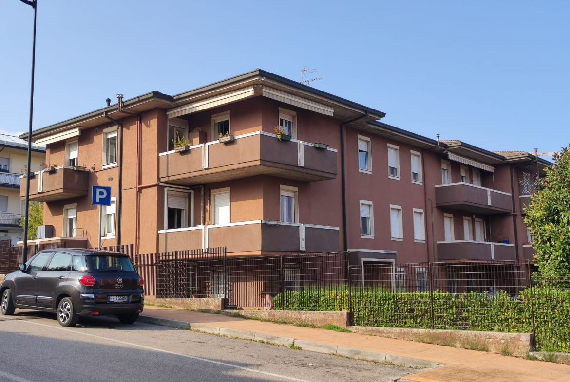 Desenzano del Garda, Due Locali e Box