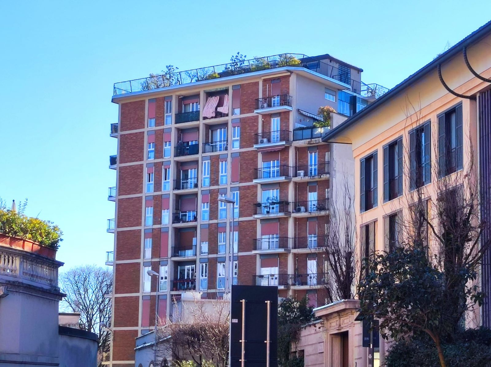 710 Monza, Bilocale piano alto