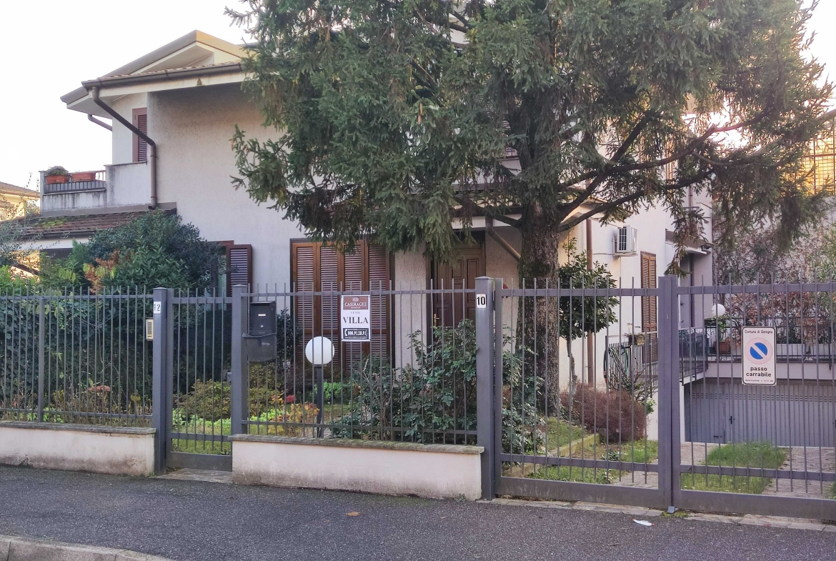 Seregno, Porzione di Villa Bifamiliare