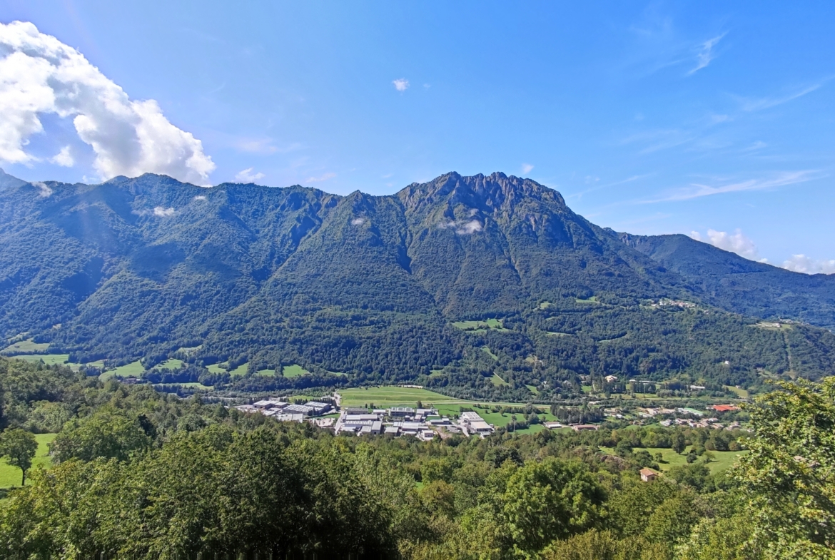 Margno, ampio Bilocale con terrazzino