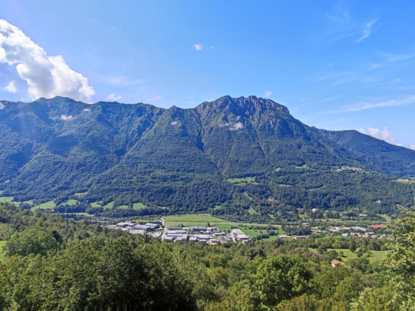 Margno, ampio Bilocale con terrazzino